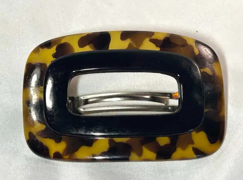 VTG rectangle tortoise shell color and black barrette clip 3”x 2”